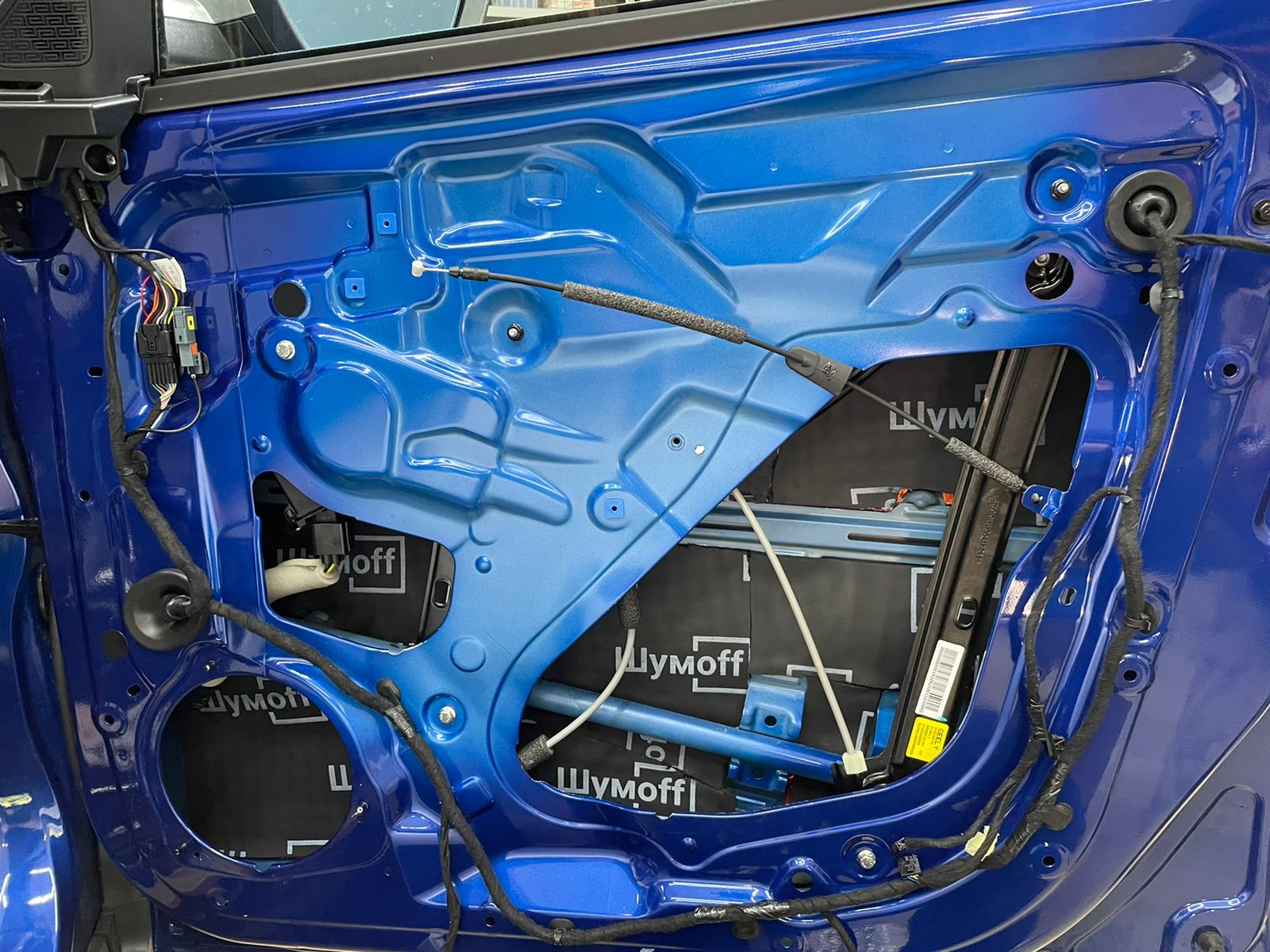 двери шумоизоляция Geely Atlas Pro 2 слой шумо теплоизоляция